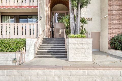 Photo of 5216 Yarmouth #107, Encino, CA 91316 (MLS # SR26066698)