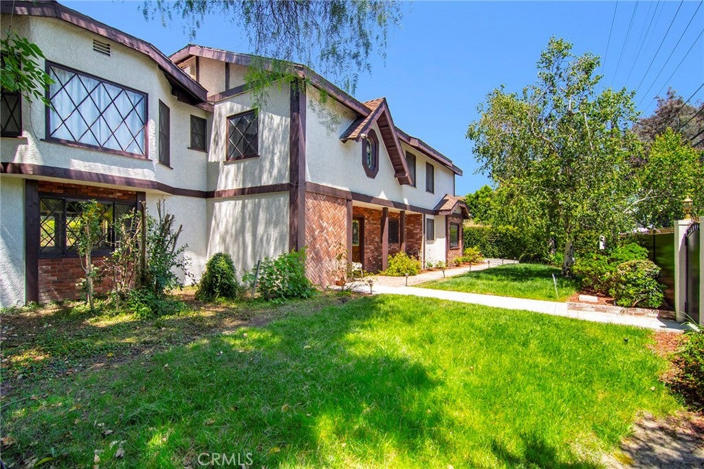 5515 Shirley Avenue, Tarzana CA 91356