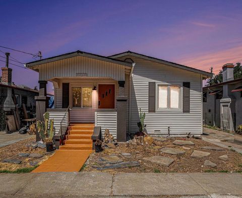 Photo of 513 Arch Street, Martinez, CA 94553 (MLS # ML82030791)