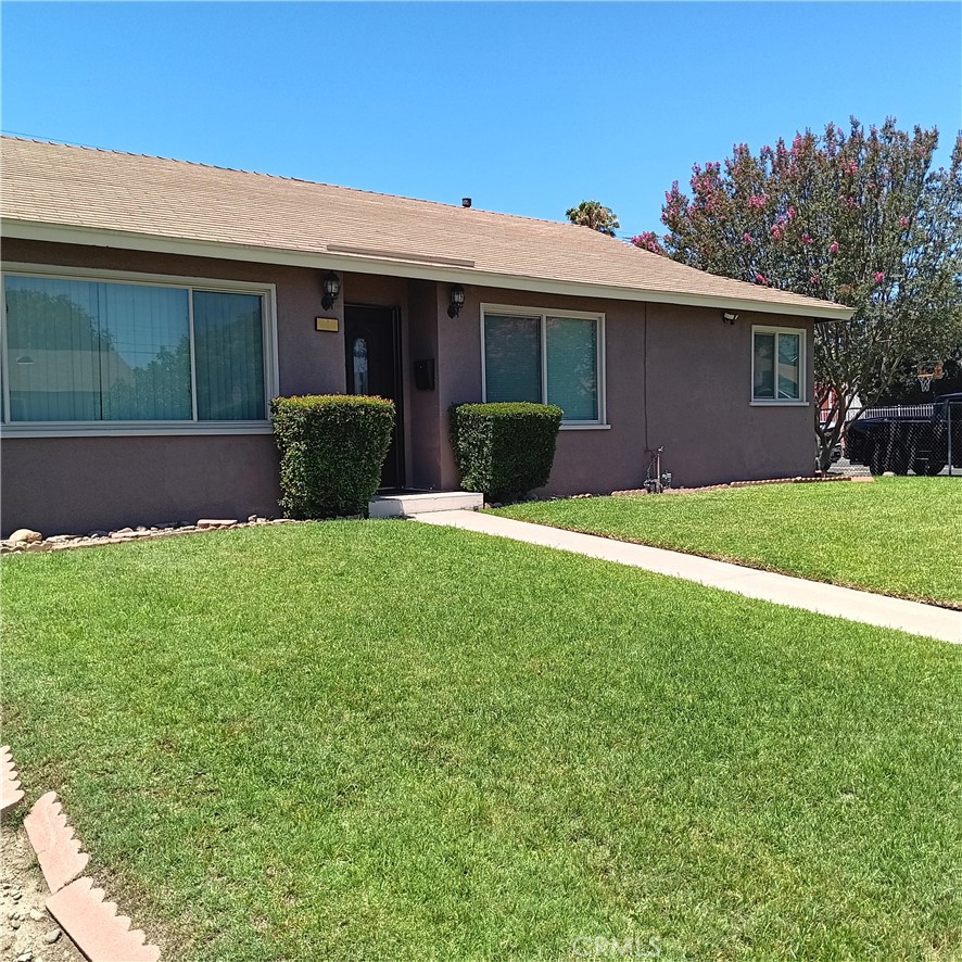 Charming 3-bedroom corner lot home in Pomona featuring excellent curb appeal, a spacious living area, and an inviting kitchen and dining space ideal for entertaining. The hallway leads to the hall bathroom and two bedrooms, including a master bedroom with its own bathroom. Schedule a viewing to appreciate this property.