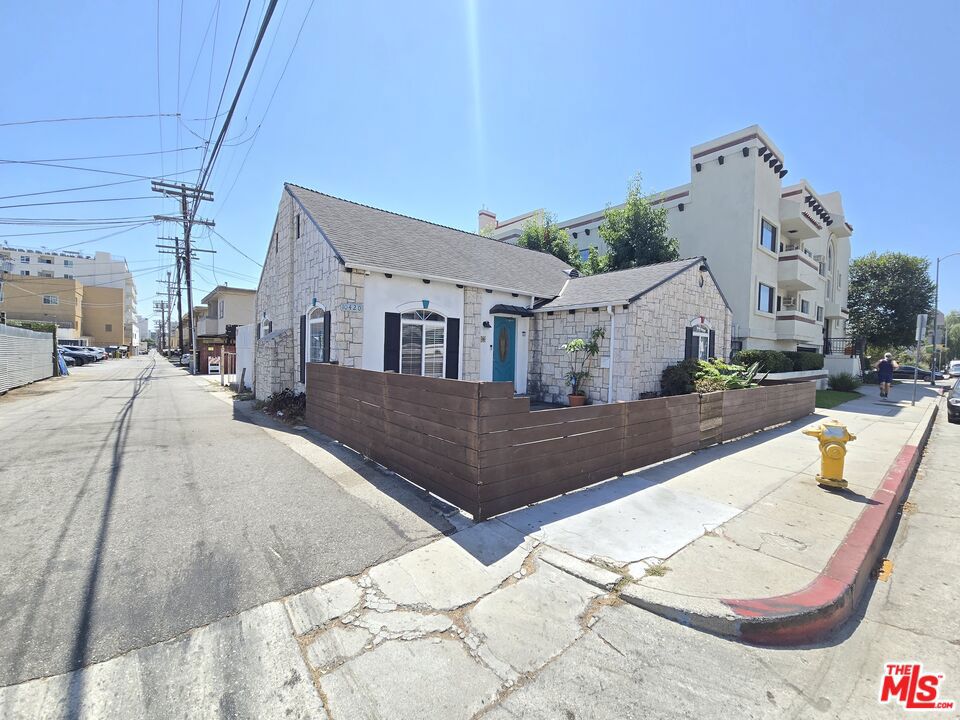 10420 Palms Boulevard
