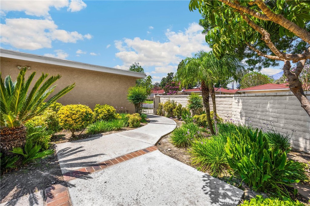 1274 Upland Hills Drive N