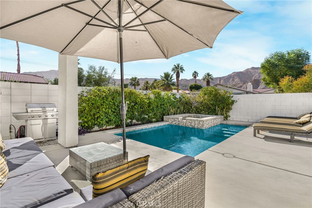 La Quinta Cove* - Residential