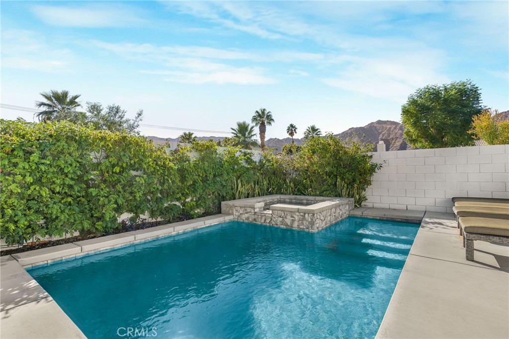 La Quinta Cove* - Residential