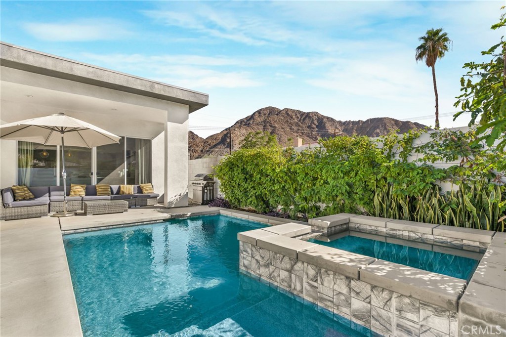 La Quinta Cove* - Residential