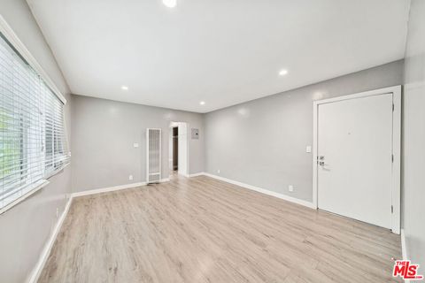 Photo of 252 S New Hampshire Ave #4, Los Angeles, CA 90004 (MLS # 25628761)