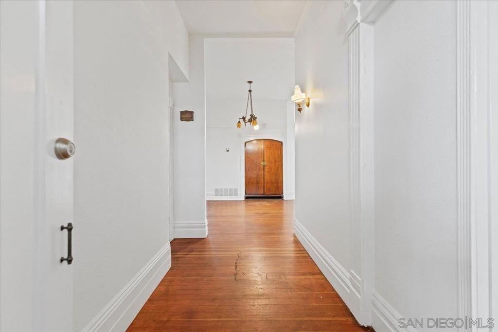 906 A Ave