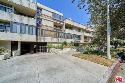 Photo of 729 S Hobart Boulevard #18, Los Angeles, CA 90005 (MLS # 25500831)