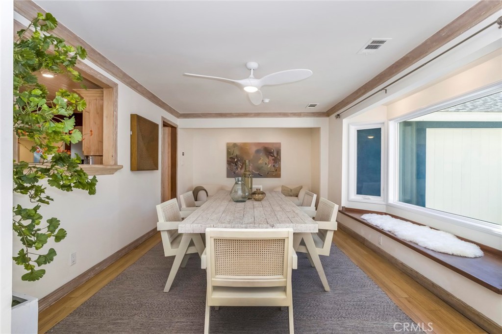 10210 La Canada