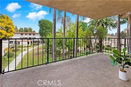 2354 Via Mariposa W 2F