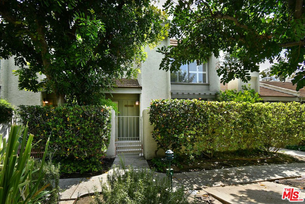 Photo of 11738 Moorpark Street #E, Studio City, CA 91604 (MLS # 26733929)