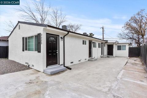 Photo of 2225 E Myrtle ST, Stockton, CA 95205 (MLS # 41139231)