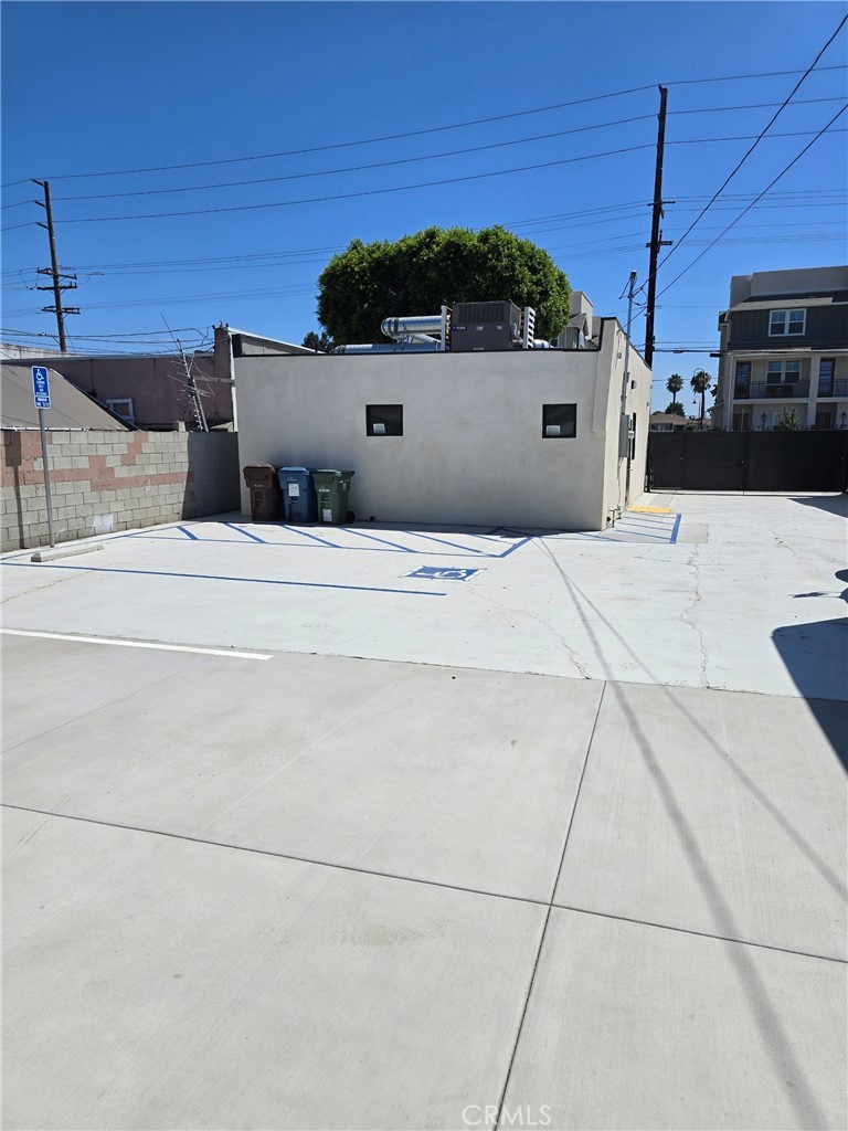 919 W COMPTON Boulevard