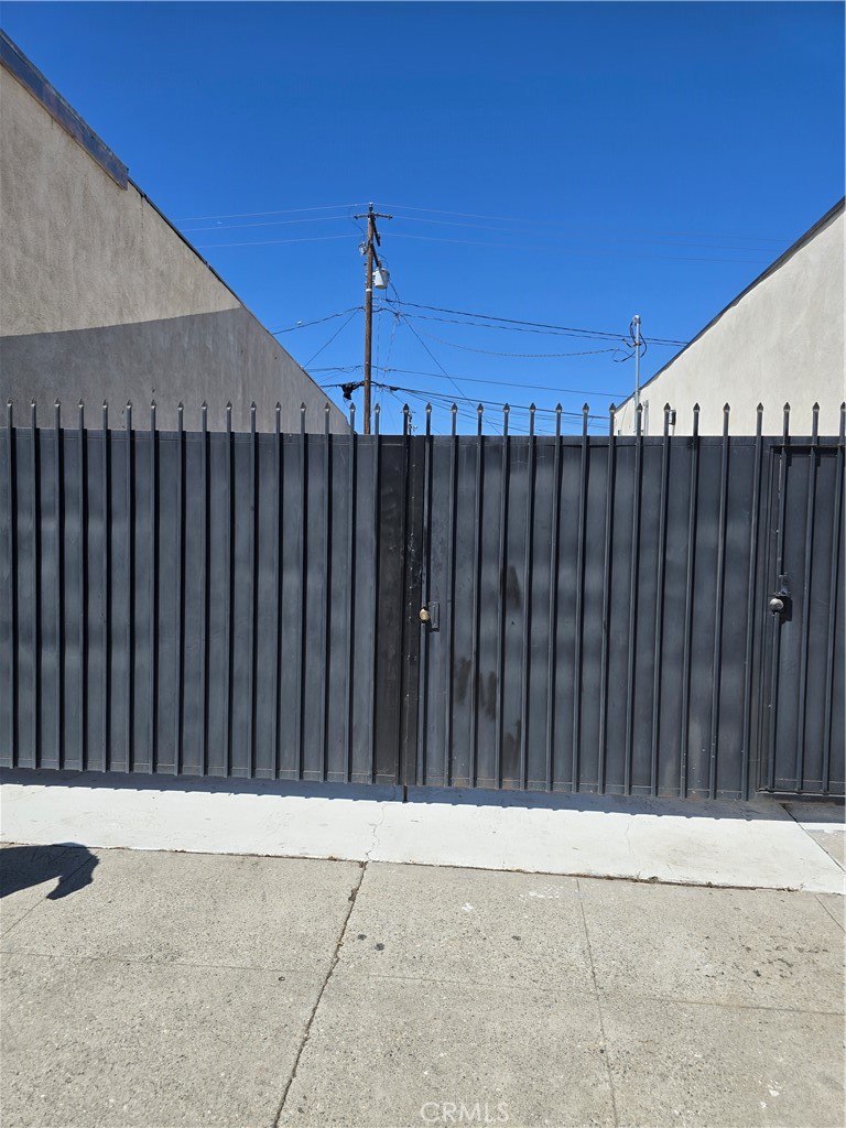 919 W COMPTON Boulevard