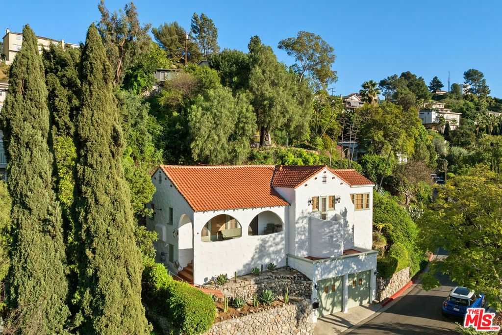 Photo of 1224 Oberlin Drive, Glendale, CA 91205 (MLS # 26755709)