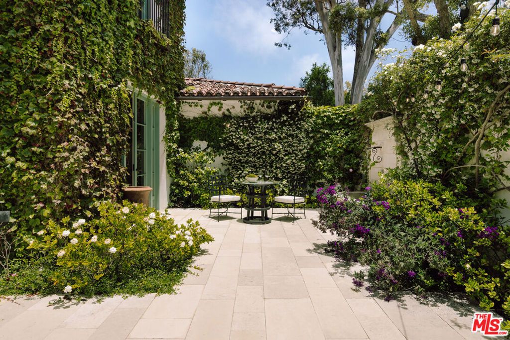 Photo of 563 Spoleto Drive, Pacific Palisades, CA 90272 (MLS # 25549509)