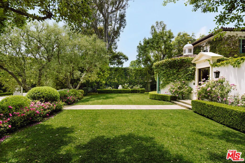 Photo of 563 Spoleto Drive, Pacific Palisades, CA 90272 (MLS # 25549509)