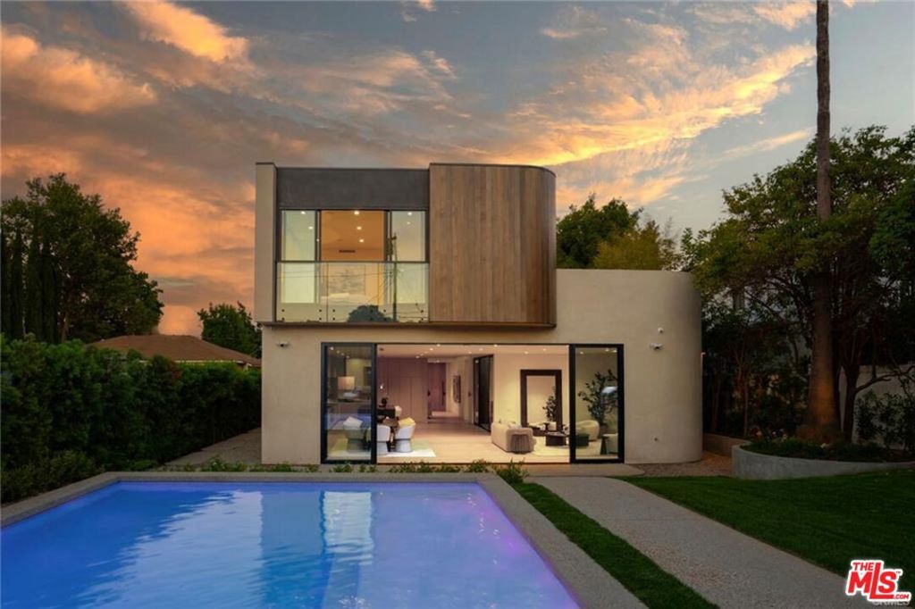 Photo of 4939 Petit Avenue, Encino, CA 91436 (MLS # 26656887)