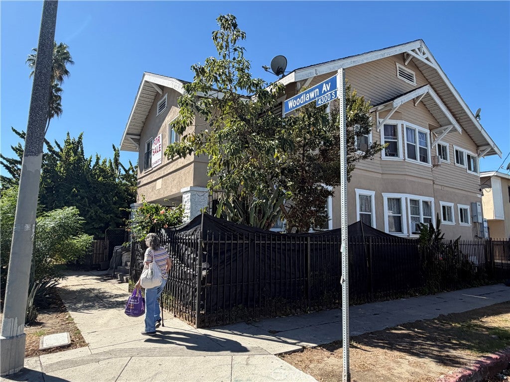 4301 Woodlawn