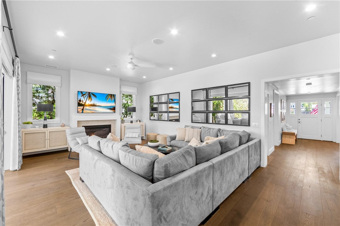 817 Main Street, Huntington Beach CA 92648 - Photo 24