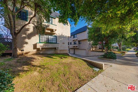 Photo of 170 N Sierra Bonita Avenue #4, Pasadena, CA 91106 (MLS # 26637535)