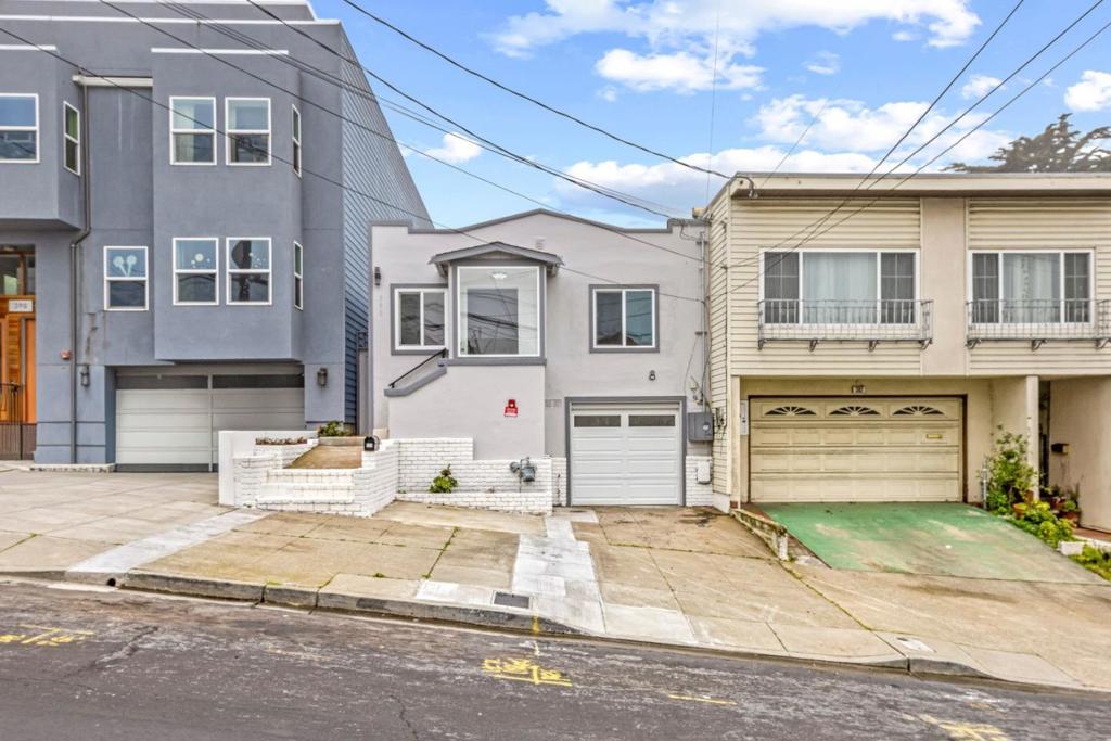 390 Guttenberg Street