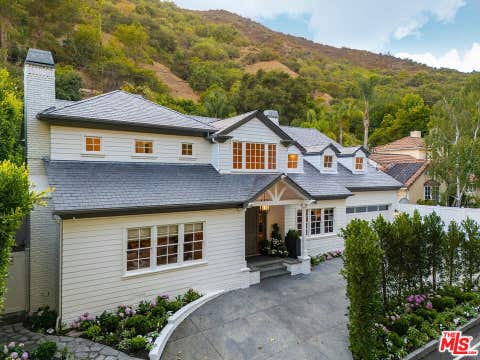 Photo of 2803 Mandeville Canyon RD, Los Angeles, CA 90049 (MLS # 26847983)