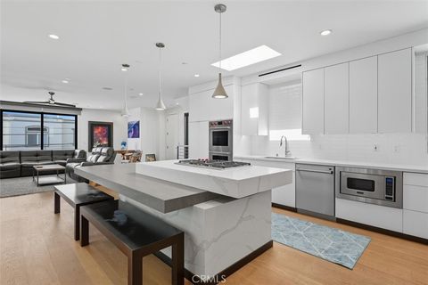 Tiny photo for 1603 S Catalina Avenue, Redondo Beach, CA 90277 (MLS # SB25233491)