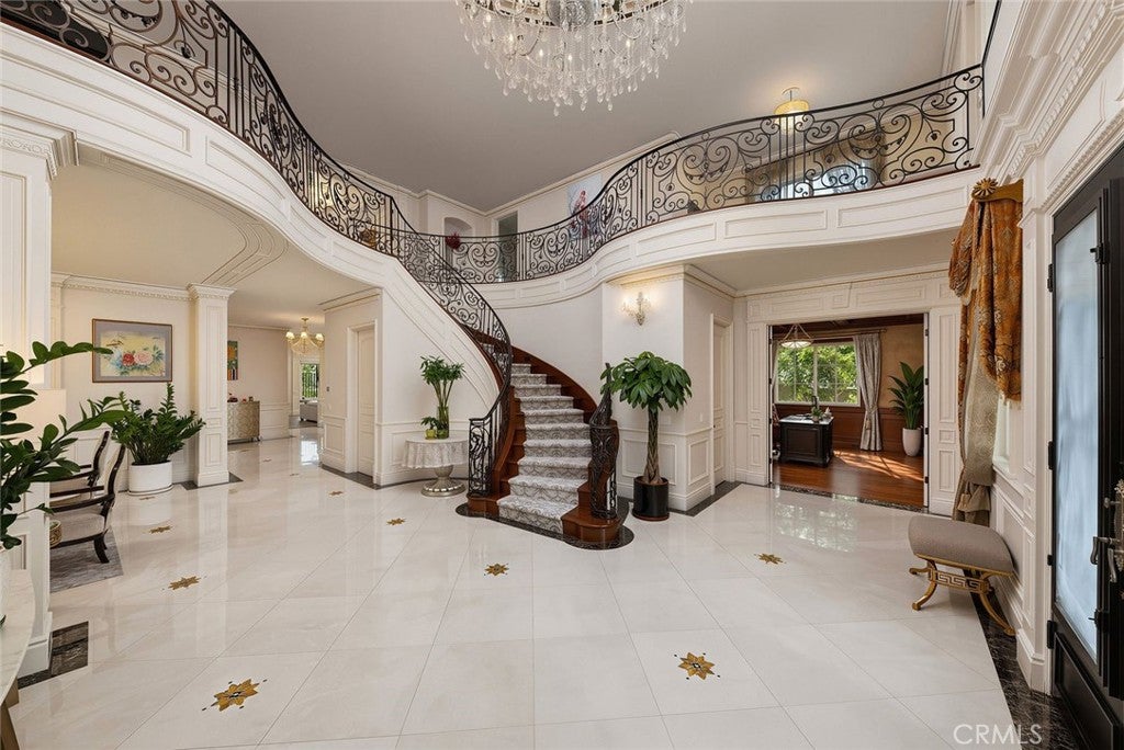 445 W Woodruff