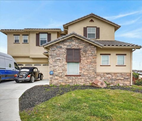 Photo of 1700 Piazza Drive, Salinas, CA 93905 (MLS # ML82048384)