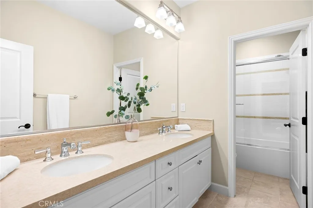 Irvine, California 92618, United States, 4 Bedrooms Bedrooms, ,3 BathroomsBathrooms,Residential,Active,219541