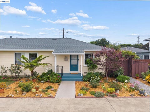 Photo of 104 Cypress St ST, Alameda, CA 94501 (MLS # 41148640)
