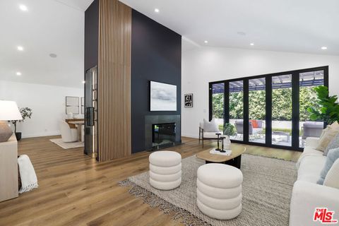 Photo of 5900 Nita Avenue, Woodland Hills, CA 91367 (MLS # 26762787)