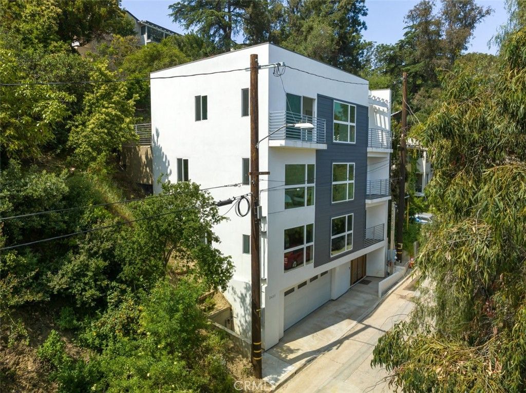 Photo of 2635 Adelbert Avenue, Silver Lake, CA 90039 (MLS # SR25200232)