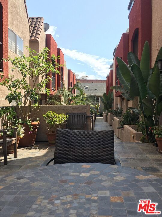 1957 N Bronson Avenue 112