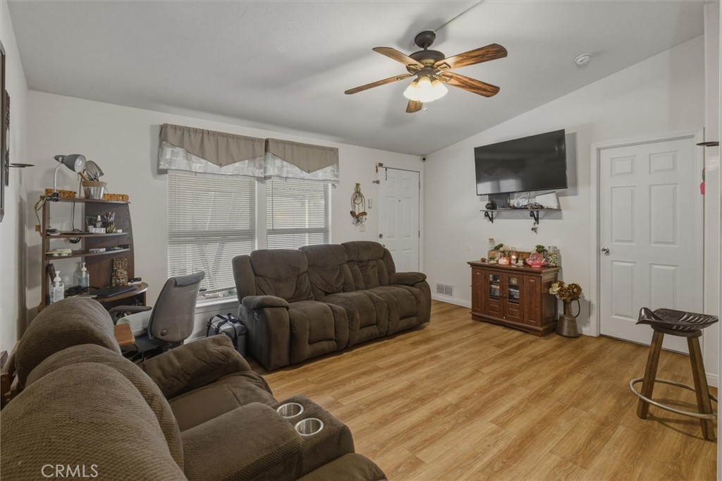 1117 Redwood Avenue 17