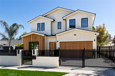 22640 Clarendon Street Woodland Hills CA 91367