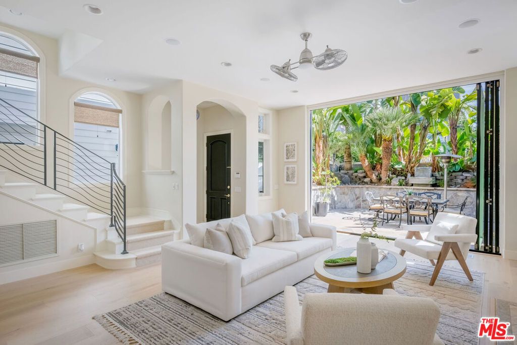 Photo of 707 Jasmine Avenue, Corona Del Mar, CA 92625 (MLS # 26663595)