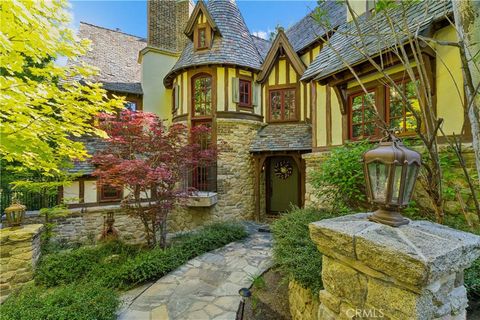 Photo of 27596 High Knoll RD, Lake Arrowhead, CA 92352 (MLS # IG26116591)