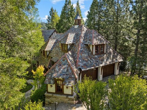 Photo of 27596 High Knoll RD, Lake Arrowhead, CA 92352 (MLS # IG26116591)