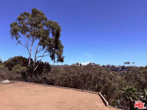 Photo of 824 Chautauqua Boulevard, Los Angeles, CA 90272 (MLS # 26876529)