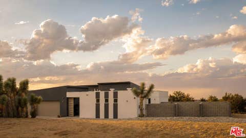 Photo of 58654 Piedmont Drive, Yucca Valley, CA 92284 (MLS # 26876545)