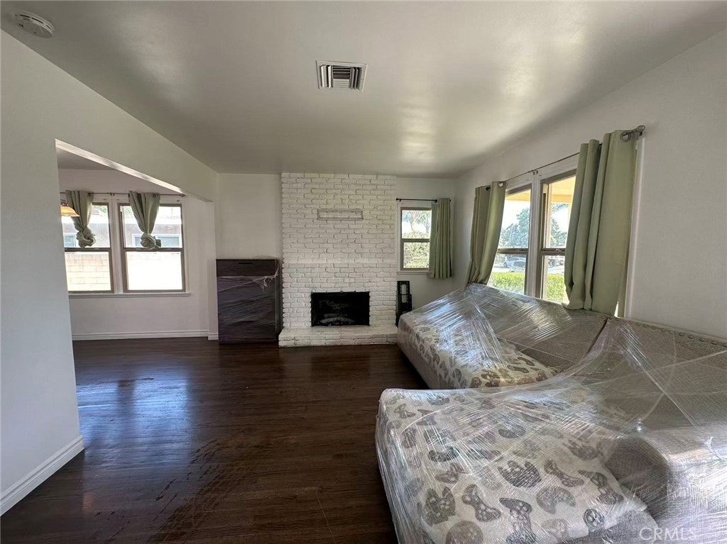 2323 W Cedarwood
