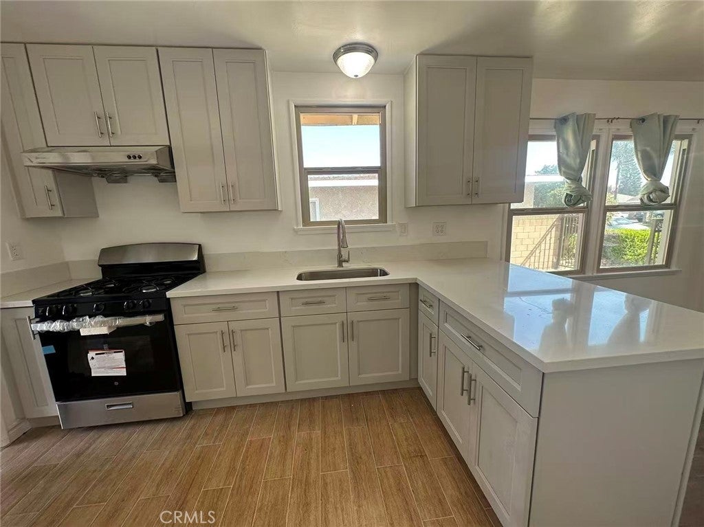 2323 W Cedarwood