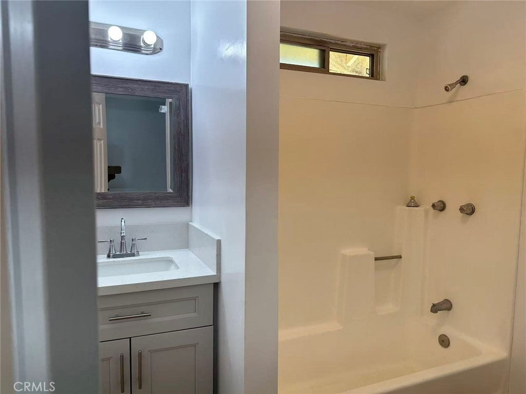 2323 W Cedarwood