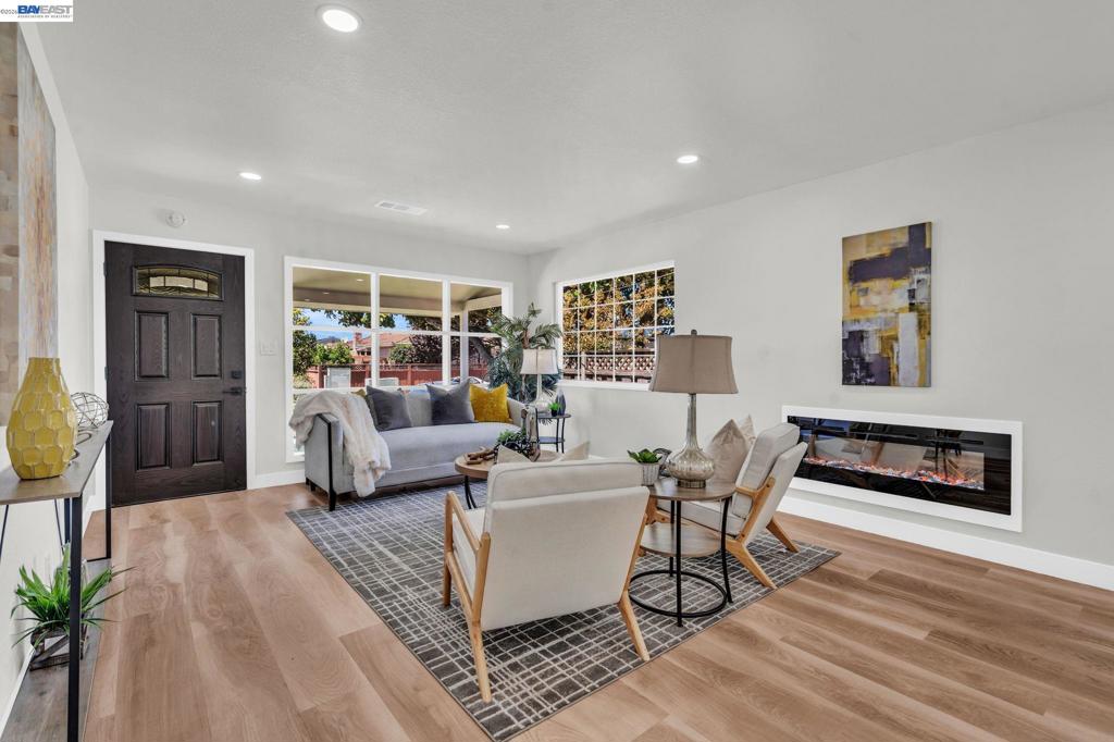 4708 Portola Dr