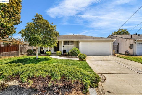 Photo of 4708 Portola Dr Dr, Fremont, CA 94536 (MLS # 41151015)