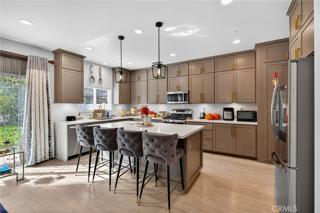 Four Oaks (4OAK) - Residential Lease