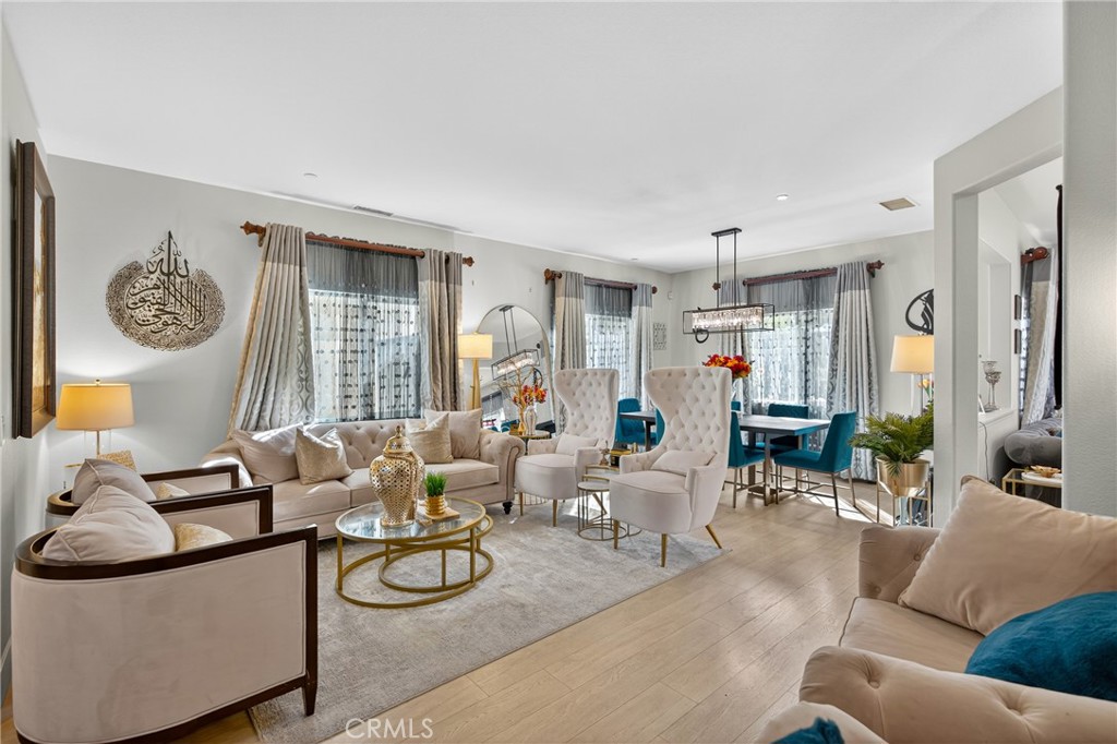 Four Oaks (4OAK) - Residential Lease