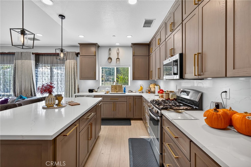 Four Oaks (4OAK) - Residential Lease